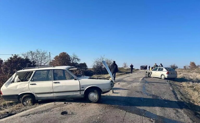 esmede-trafik-kazasi-5-yarali-InfXPc6y.jpg